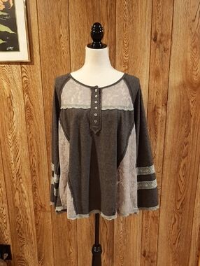 🥀🍓NWT POL Grey and Mesh/Lace Long-Sleeved Henley Top (L)🥀